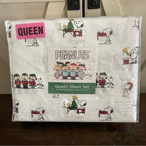 Peanuts Queen Sheet Set Berkshire Snoopy White Holiday Christmas Santa Caroling